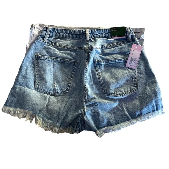 Wild Fable target brand women’s light wash distressed denim shorts - Picture 6 of 9